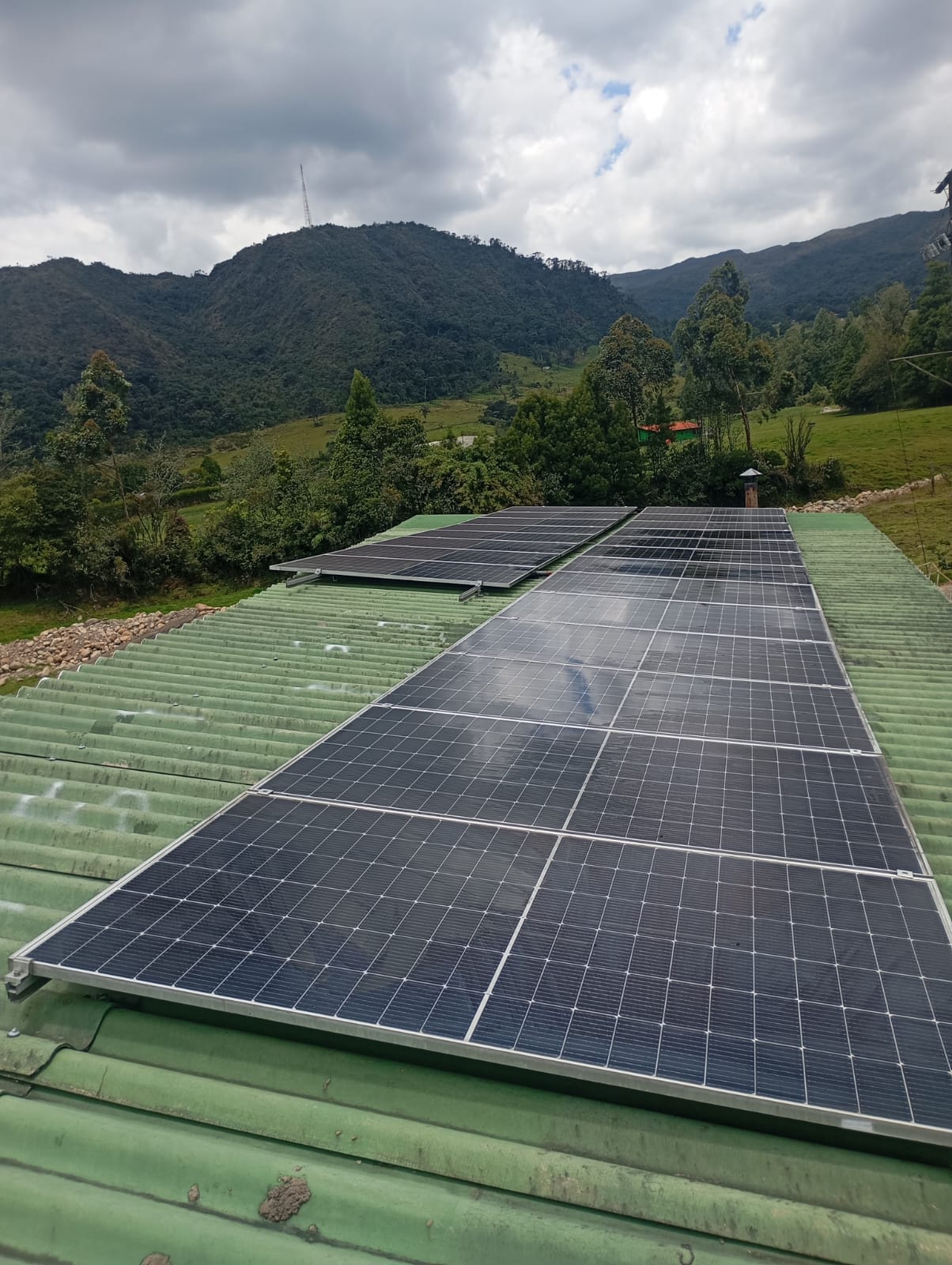 Planta solar industrial en Guatavita